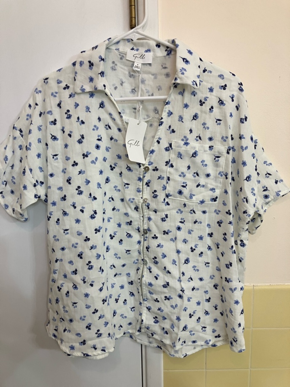 NWT-GILLI 💯 Cotton Oversized Button Up Top Size: Smalk